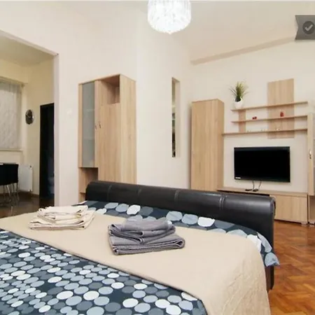 Central Wonderland Flat Apartment